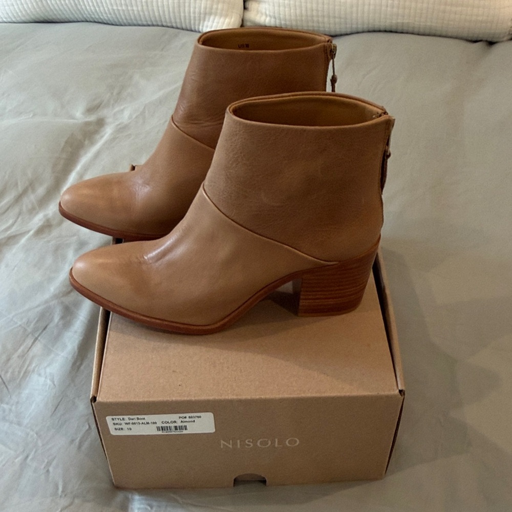 Nisolo Women's almond Leather Ankle Booties
